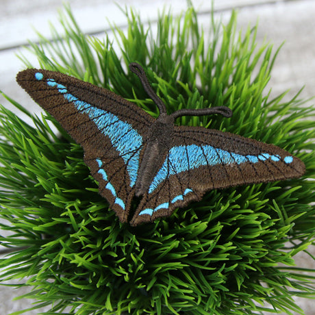 Free-Flying Blue Triangle (In-the-Hoop)